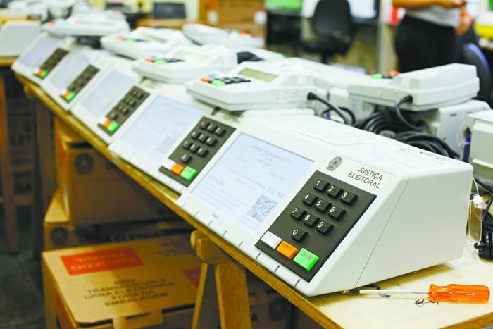 Porque as urnas eletrônicas ainda provocam dúvida